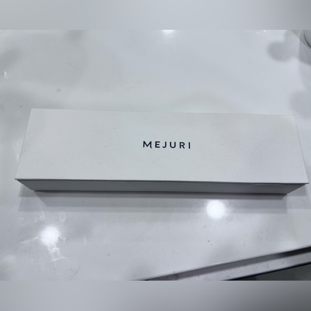 Mejuri Dustbag and Necklace Box
